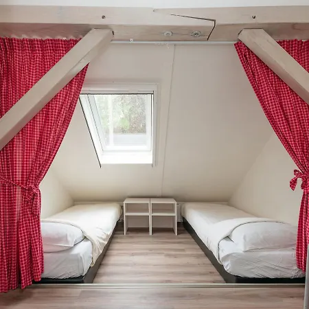 Beautifully Designed Farmhouse Near Forest In בית נופש אלטן