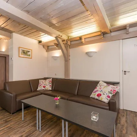 בית נופש Beautifully Designed Farmhouse Near Forest In *