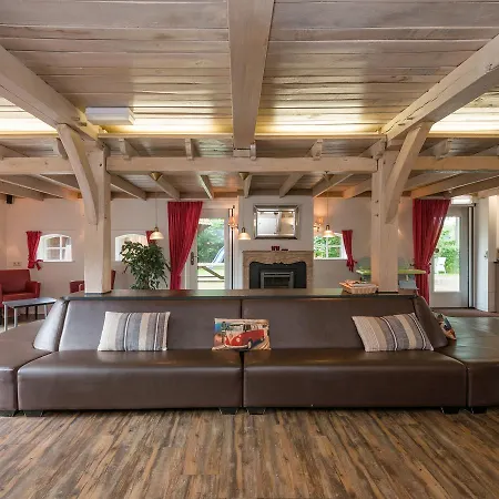 Beautifully Designed Farmhouse Near Forest In בית נופש