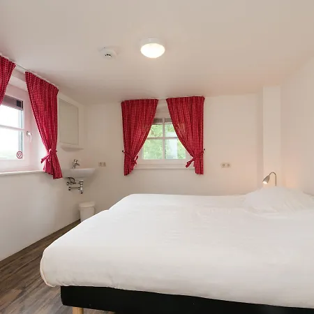 בית נופש Beautifully Designed Farmhouse Near Forest In